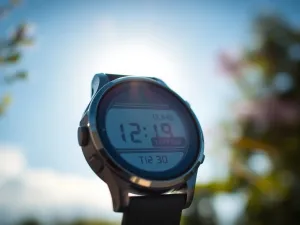 Fryzury dla łysiejących – najlepsze i najgorsze opcje do rozważenia